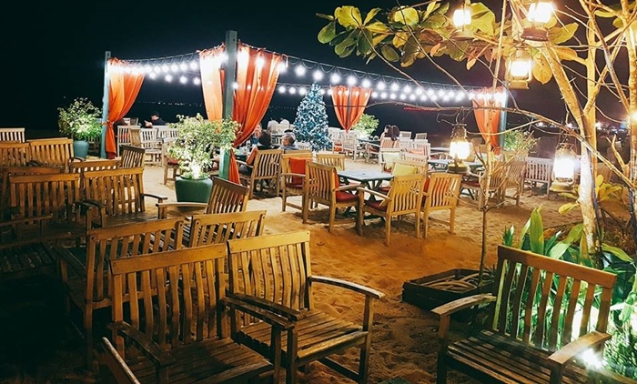 Ngắm cảnh biển, check in, nhâm nhi đồ uống tại Surf Bar